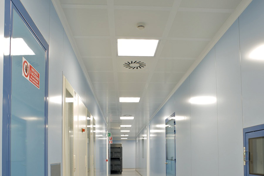 Faux plafond pour environnements propres Omega pharma ceiling