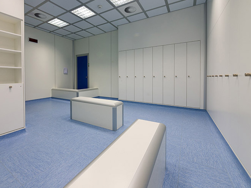 Armadietti e panche per ambienti sterili